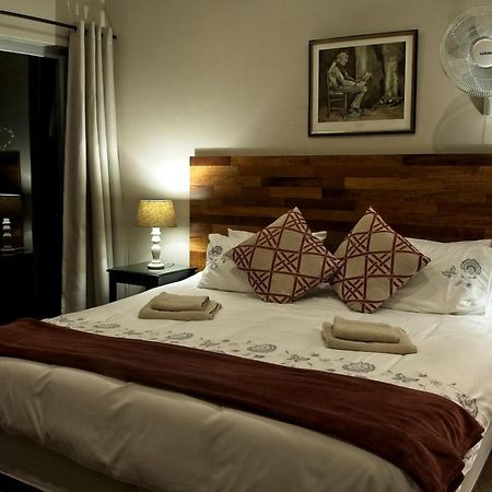 Rest-A-While Guest House - Pretoria Bagian luar foto