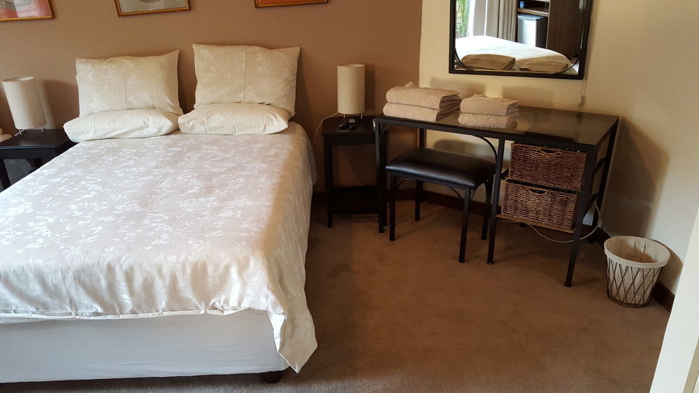 Rest-A-While Guest House - Pretoria Bagian luar foto