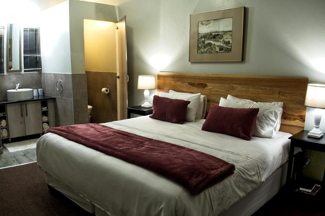 Rest-A-While Guest House - Pretoria Bagian luar foto
