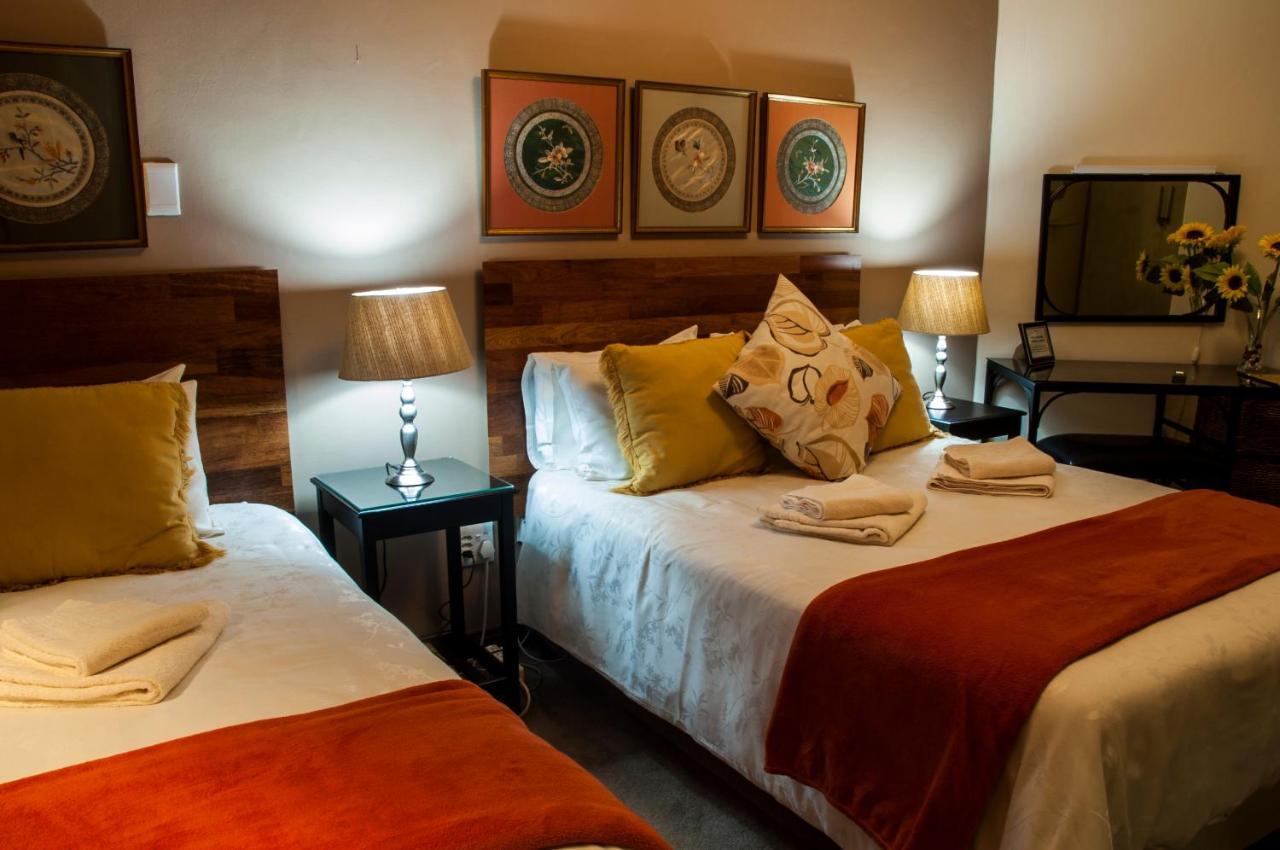Rest-A-While Guest House - Pretoria Bagian luar foto