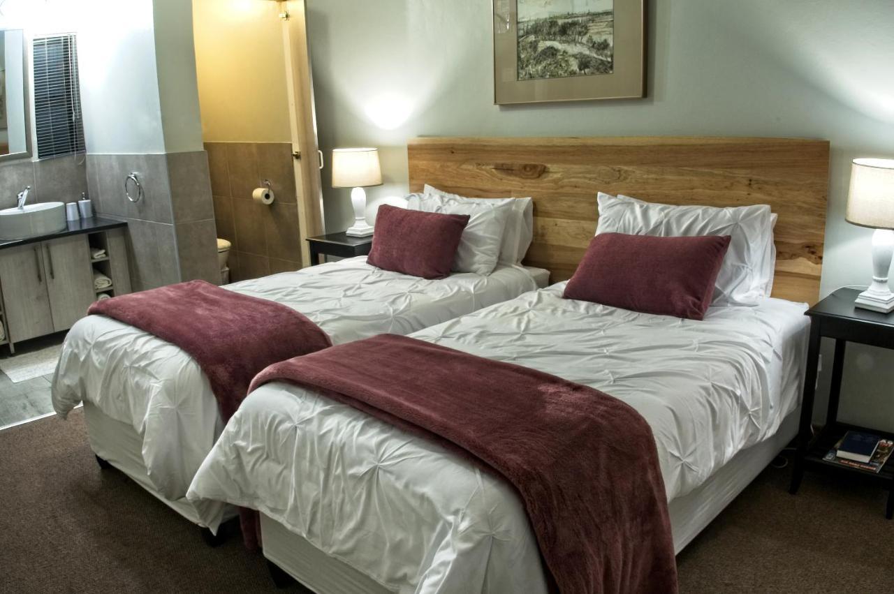 Rest-A-While Guest House - Pretoria Bagian luar foto