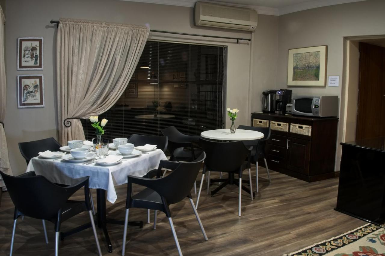 Rest-A-While Guest House - Pretoria Bagian luar foto