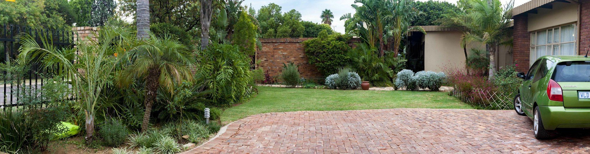Rest-A-While Guest House - Pretoria Bagian luar foto