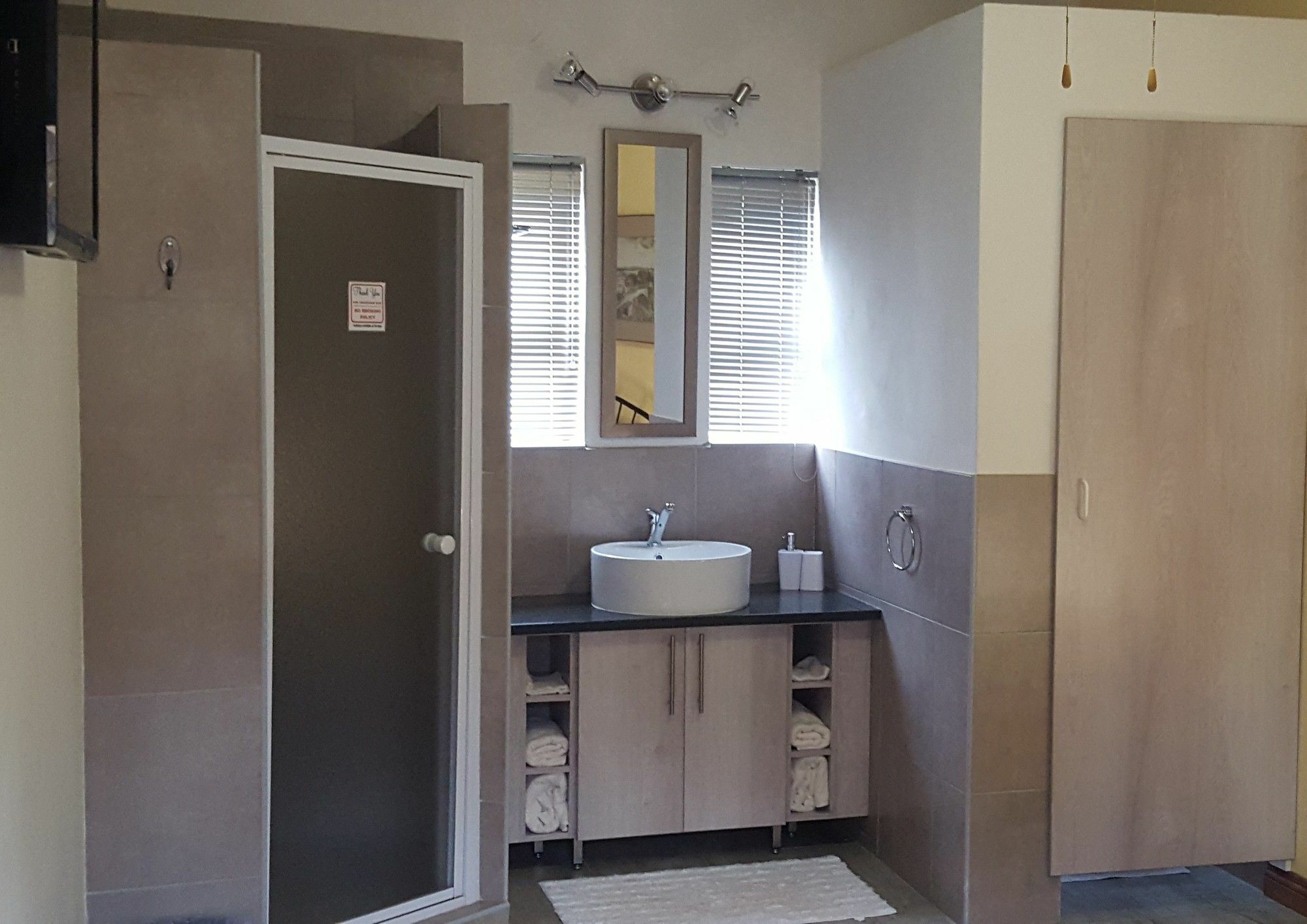 Rest-A-While Guest House - Pretoria Bagian luar foto