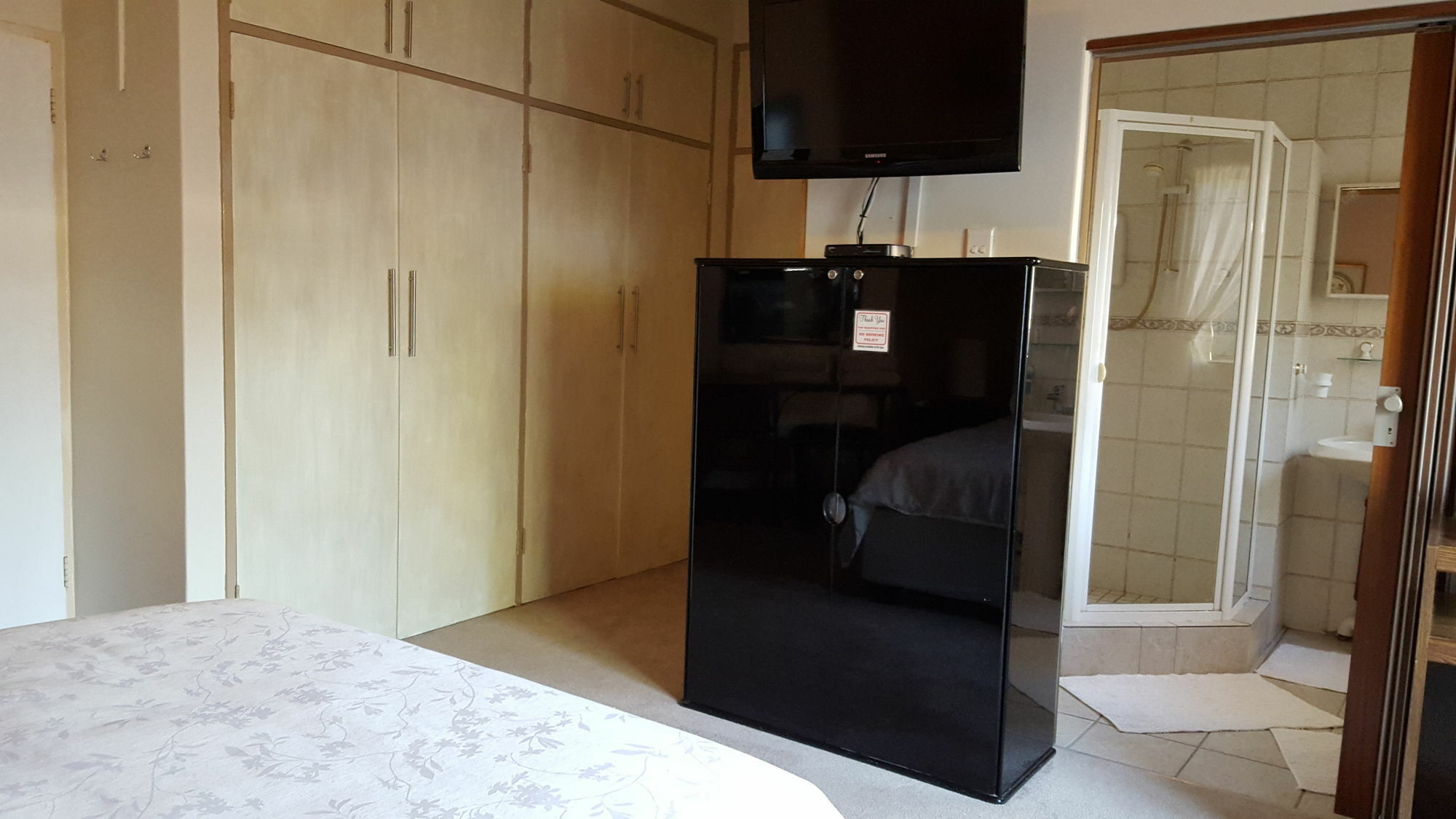 Rest-A-While Guest House - Pretoria Bagian luar foto