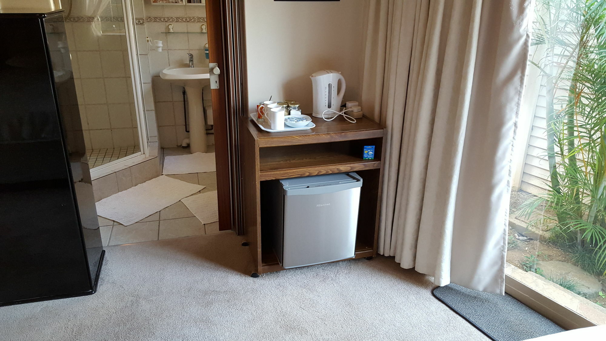 Rest-A-While Guest House - Pretoria Bagian luar foto
