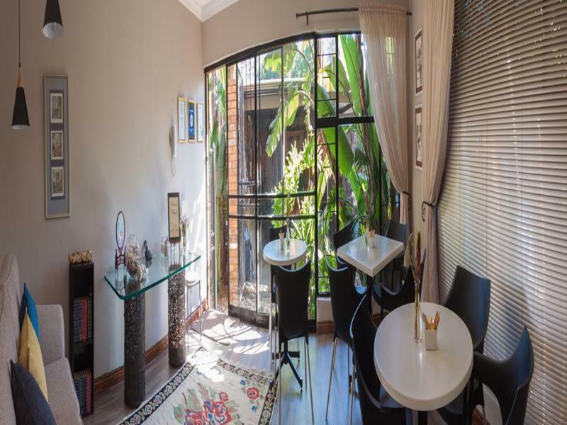 Rest-A-While Guest House - Pretoria Bagian luar foto