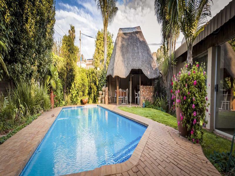 Rest-A-While Guest House - Pretoria Bagian luar foto